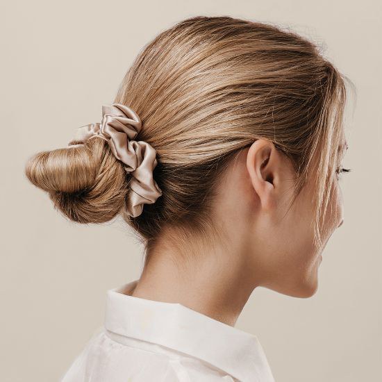 Goya 52530 - Scrunchie en satin avec étiquette textile COMBIN